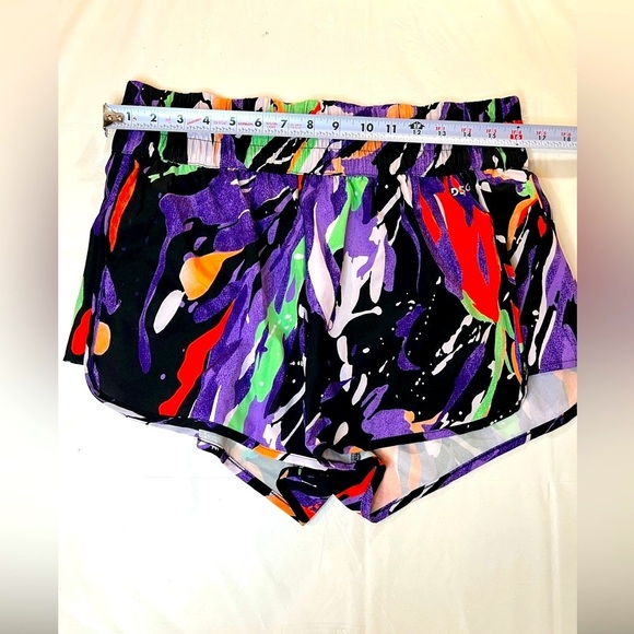 DSG High Rise Stride Multi Landscape Shorts, Multi-Color, Medium, NWT - Picture 4 of 7